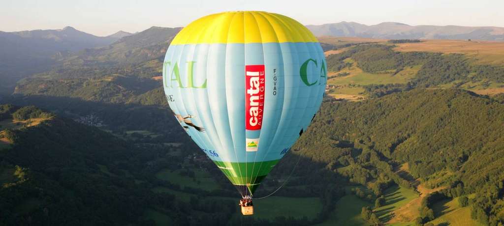 Voler en Montgolfière monts du Cantal